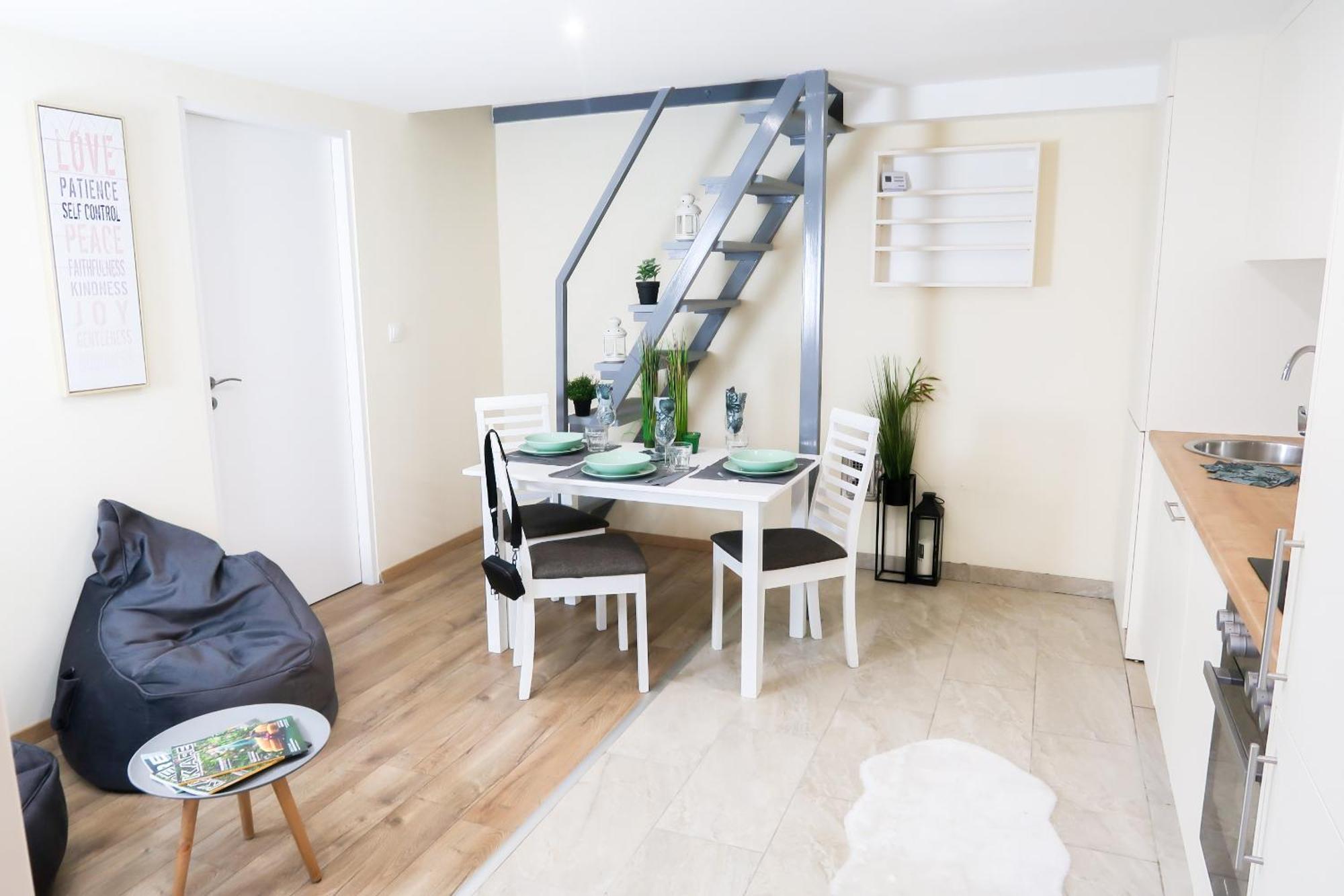 Apartment In Centrum Jozsef Krt